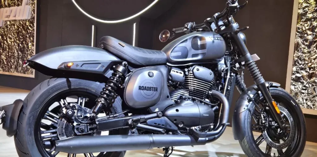 Yezdi Roadster 2025 का शानदार फ्रंट लुक